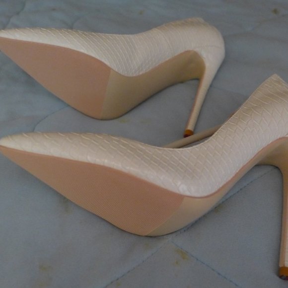 Crocodile Wear creamy beige stiletto heels sz 8 actually 8.5 but they run small - Picture 8 of 8